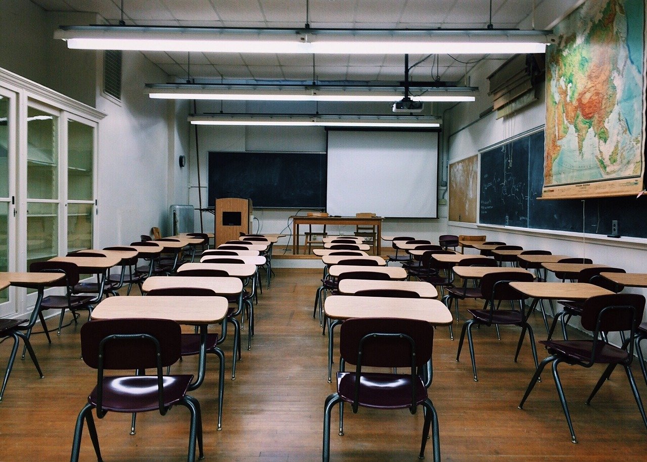 You are currently viewing Israel ministry of Education to ban cellphones in middle schools 05-2026
